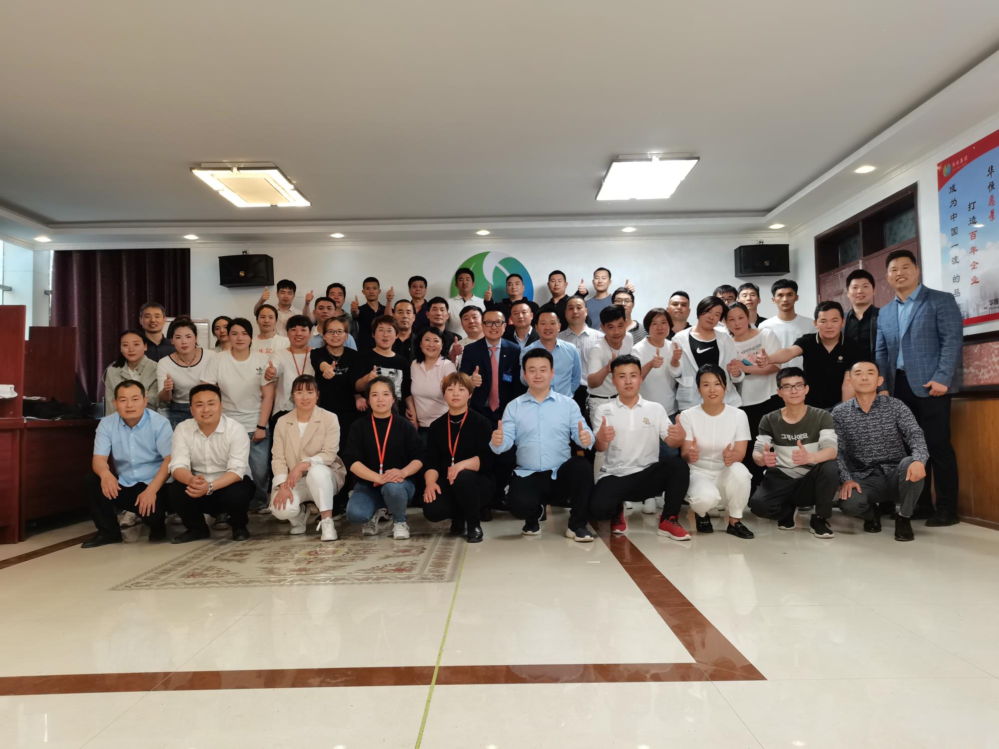 合影.jpg 合影.jpg